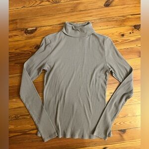 *like new* old navy turtleneck